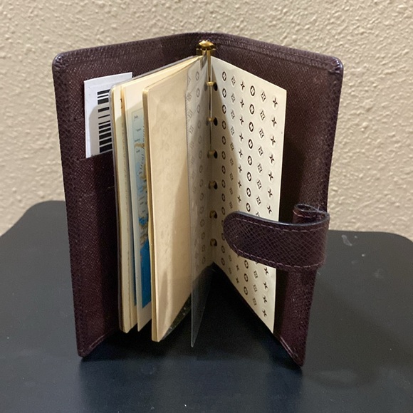 Authentic Louis Vuitton small ring Taiga agenda #CA0999 made in Spain 1999 - Picture 5 of 7